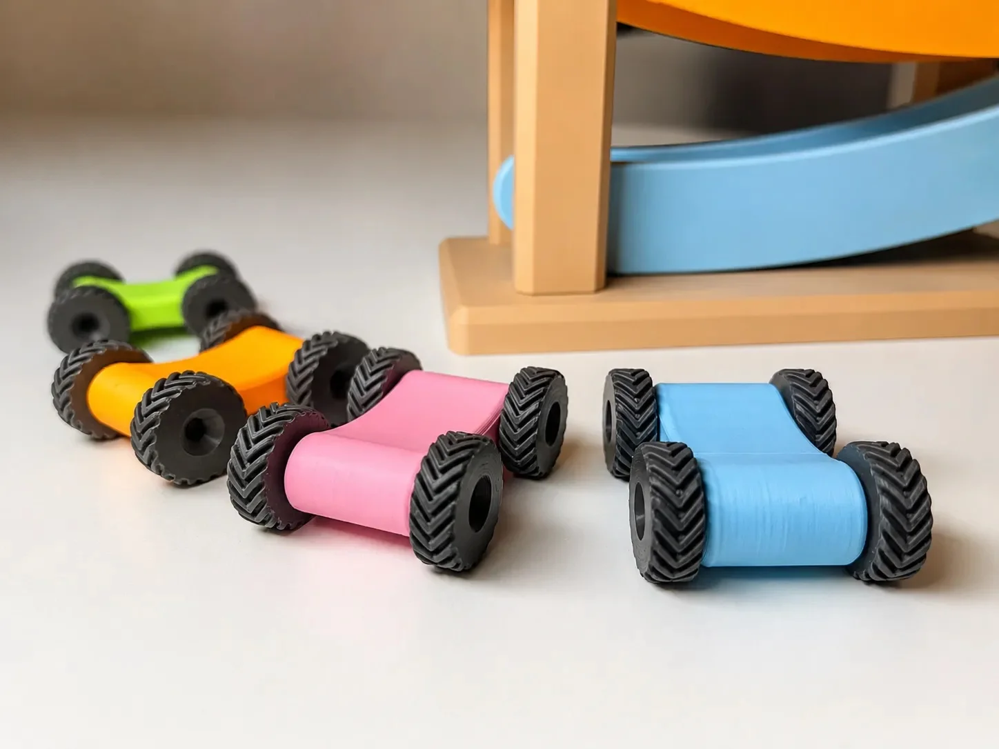 3D Baskı Kaydıraklı Araba Pisti - 4 Katlı Mini Araba Yarış Rampası, Bebek ve Çocuk Oyuncağı Seti (4 Araba Dahil) görsel 3