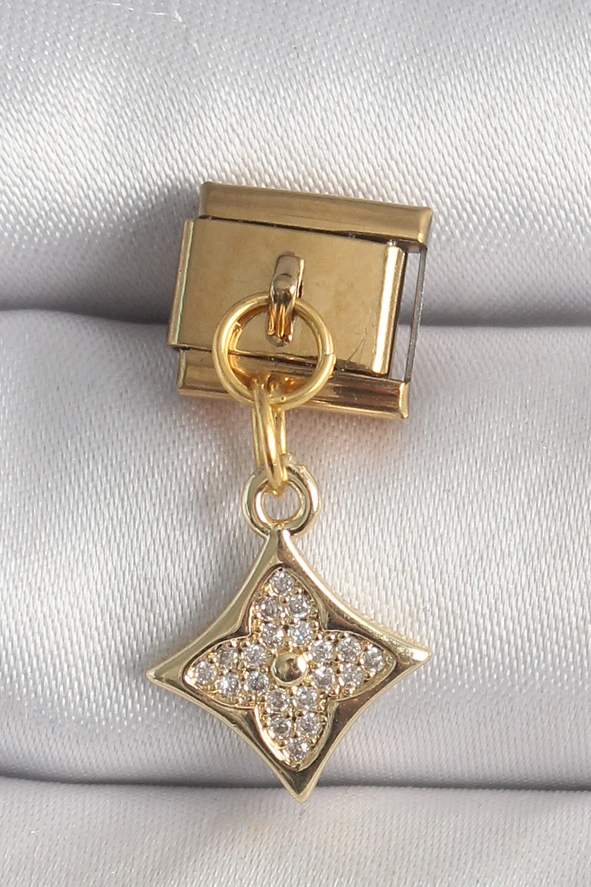 316L Çelik Gold Renk Sallantı Zirkon Taşlı Çiçek İşlemeli Nonation Charm