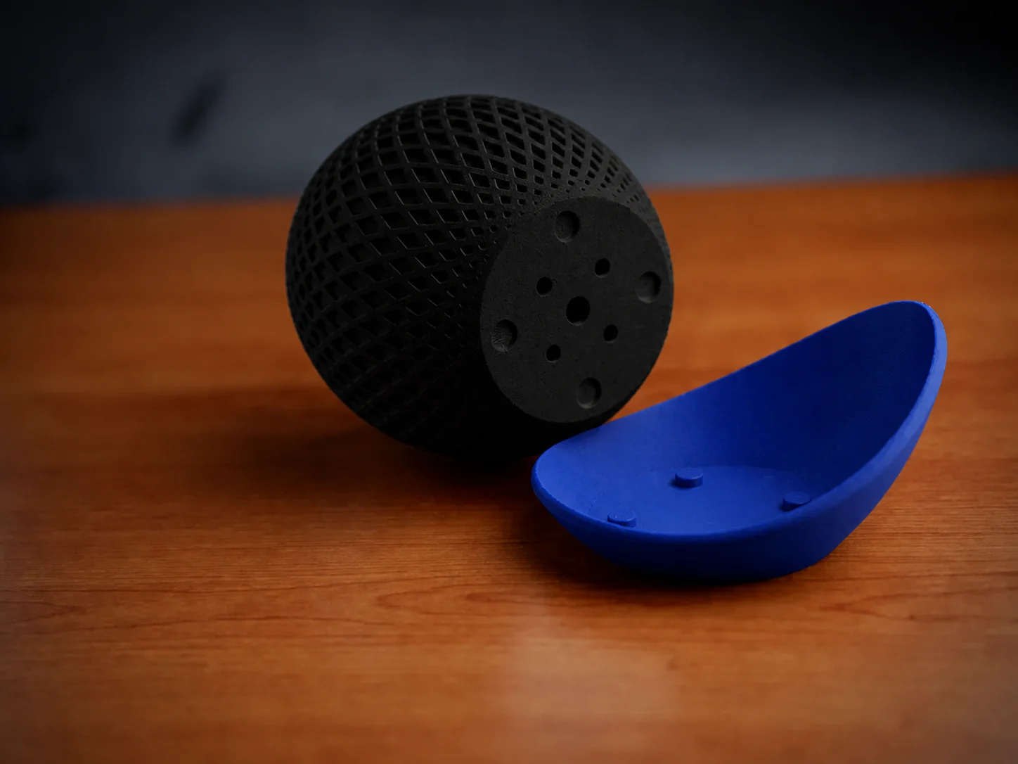 3D Baskı Küre Saksı - Kafes Dokulu İki Parçalı Dekoratif Saksı - Siyah-Mavi görsel 2