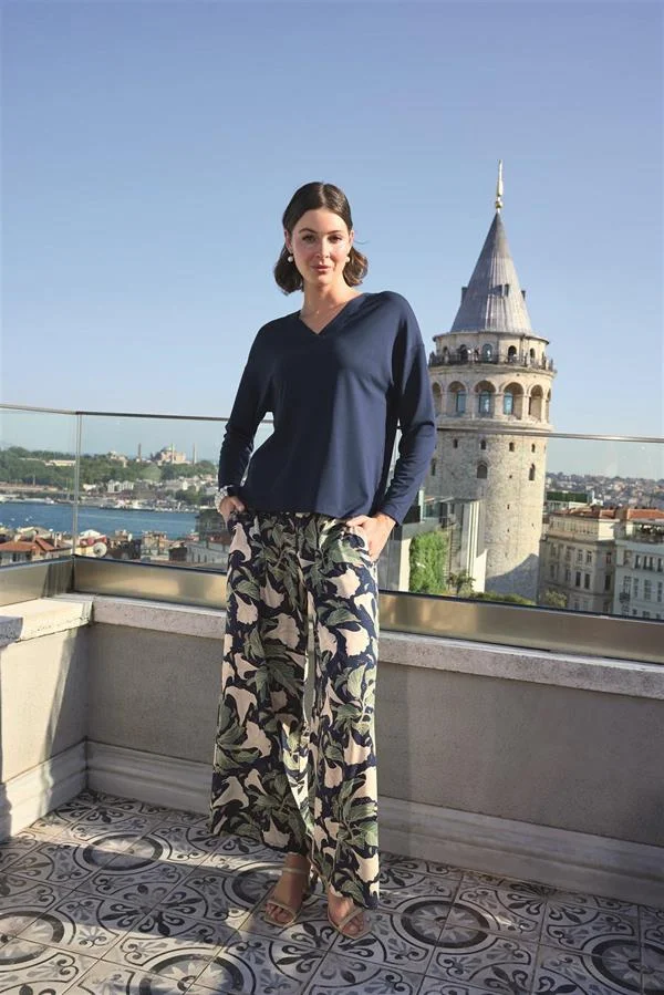 Yaprak Desenli Uzun Kollu V Yaka Pijama Takımı görseli