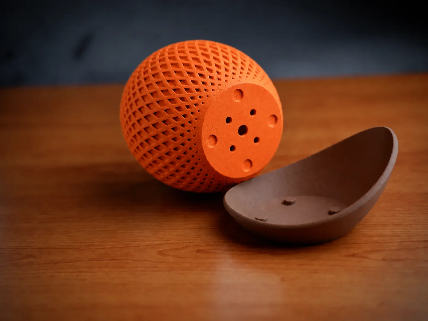 3D Baskı Küre Saksı - Kafes Dokulu İki Parçalı Dekoratif Saksı - Turuncu-Kahverengi görsel 2