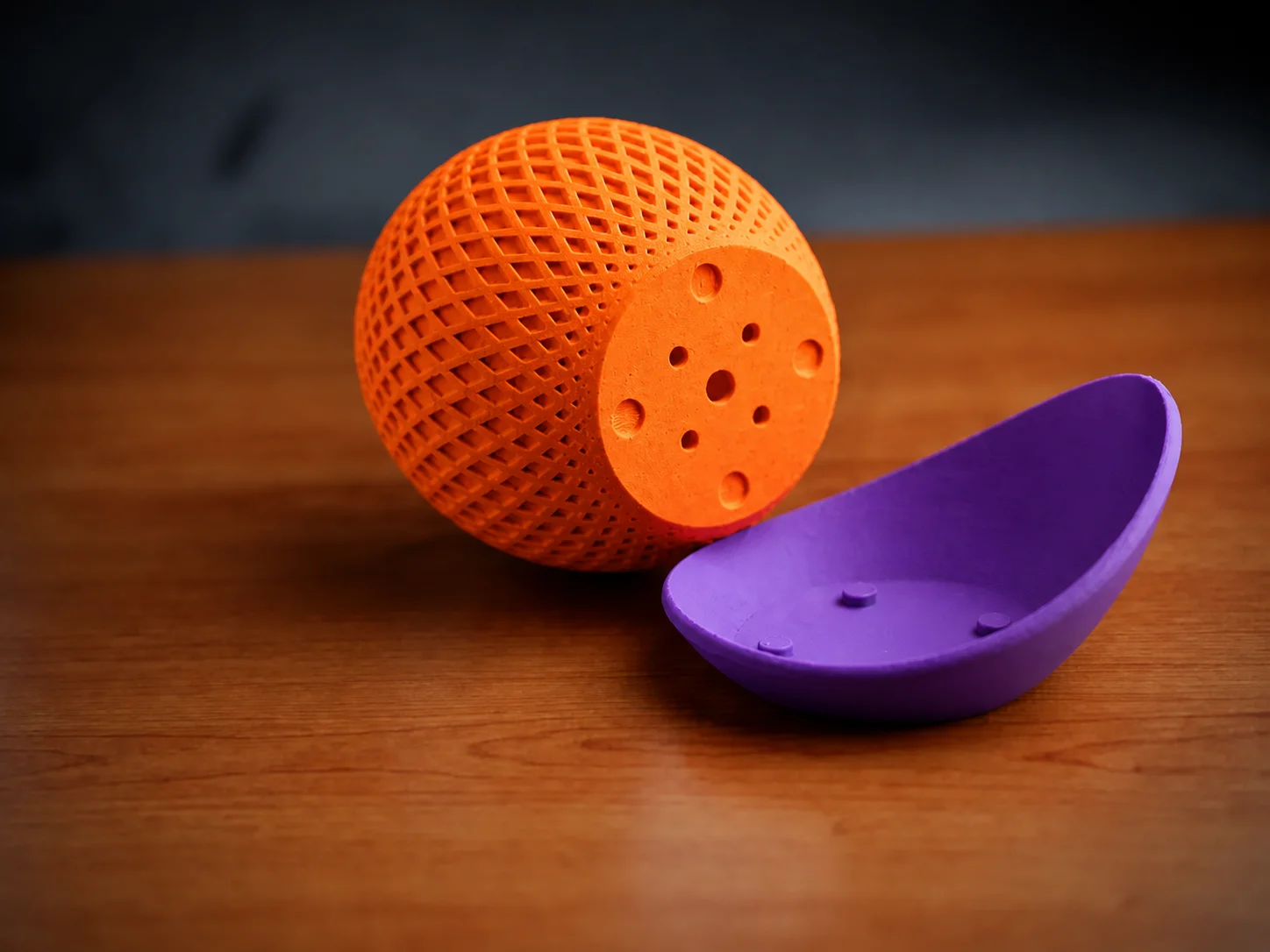 3D Baskı Küre Saksı - Kafes Dokulu İki Parçalı Dekoratif Saksı - Turuncu-Mor görsel 2