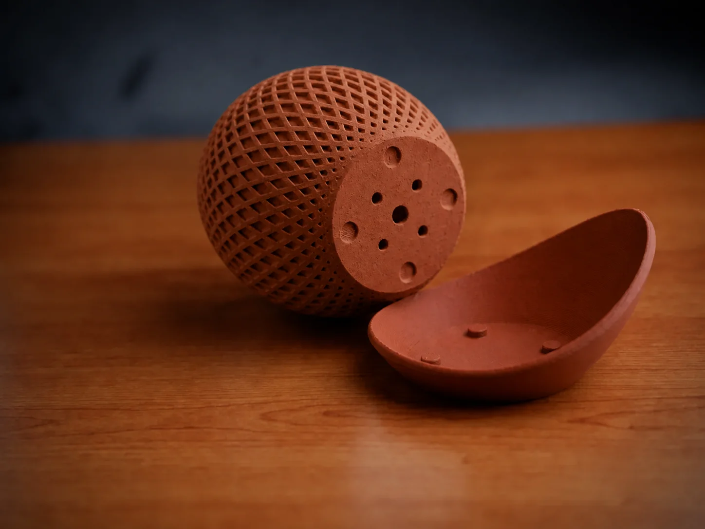 3D Baskı Küre Saksı - Kafes Dokulu İki Parçalı Dekoratif Saksı - Kahverengi-Kahverengi görsel 2