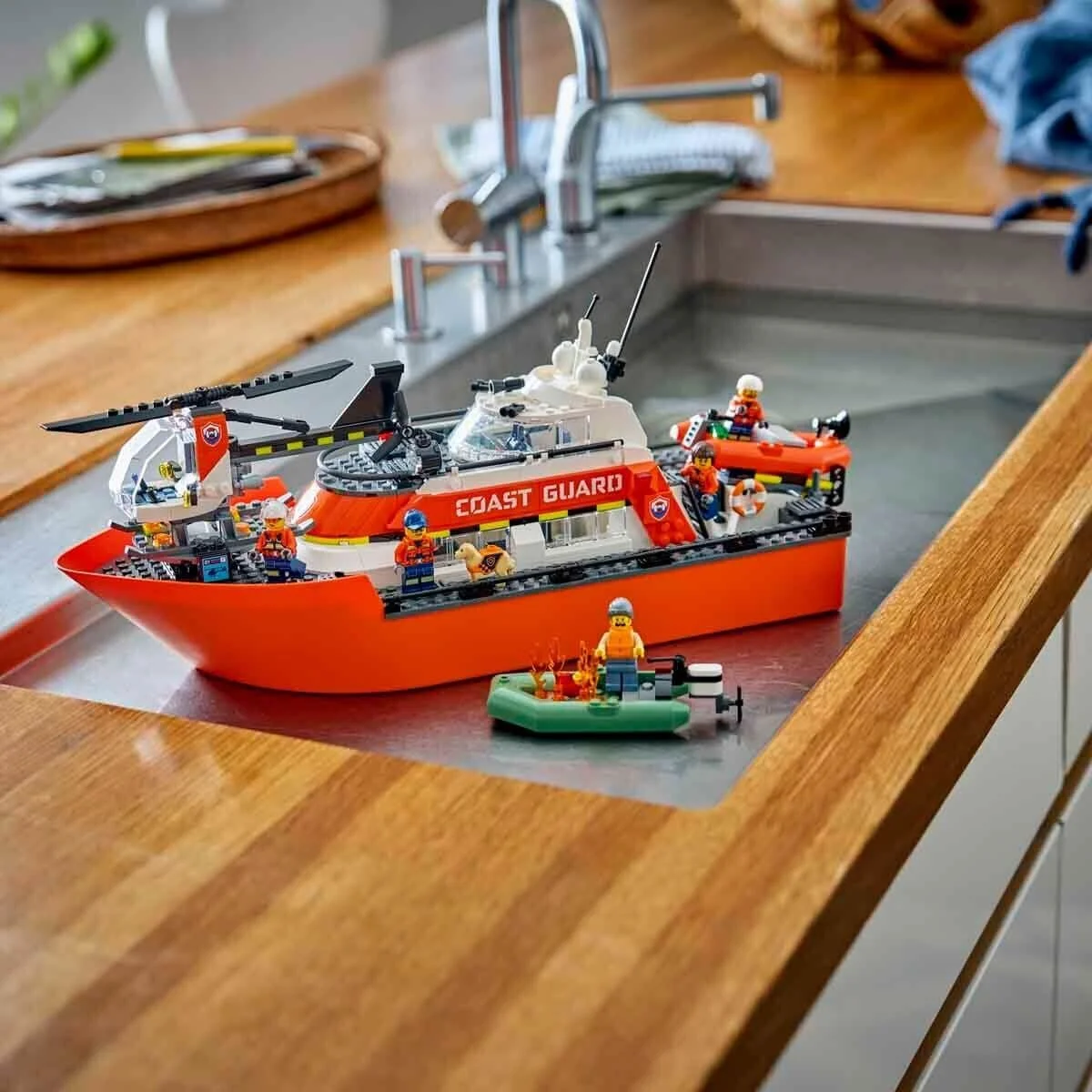 60504 Lego City Sahil Güvenlik Kurtarma Botu ve Helikopteri 742 parça +7 yaş görsel 5