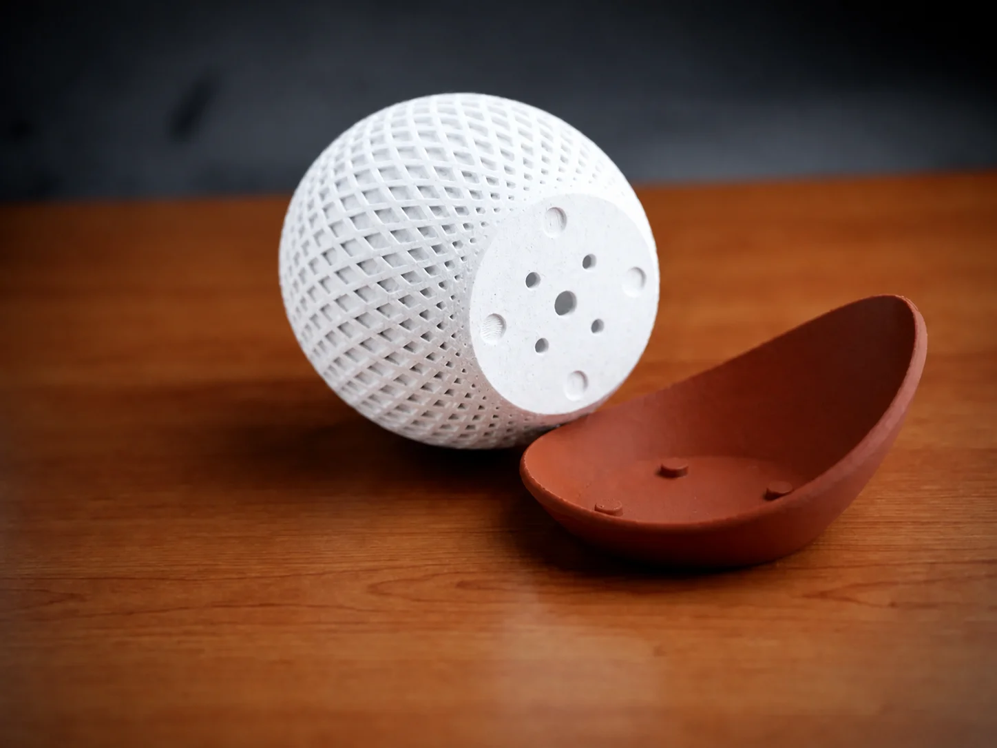 3D Baskı Küre Saksı - Kafes Dokulu İki Parçalı Dekoratif Saksı - Beyaz-Kahverengi görsel 2