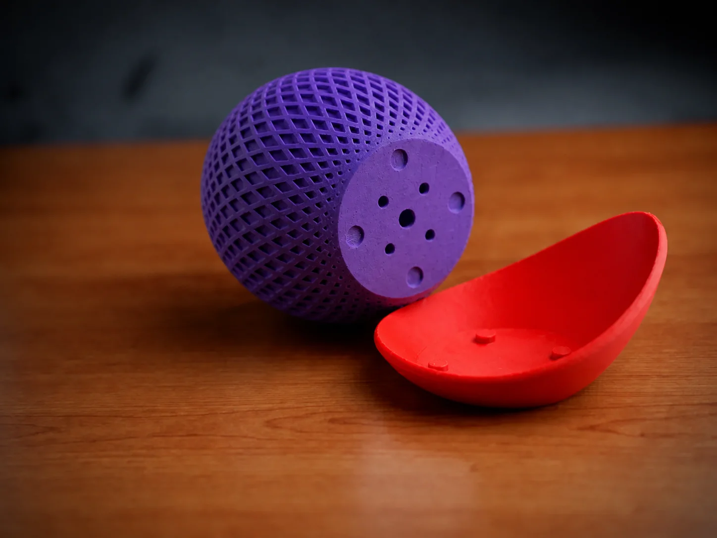 3D Baskı Küre Saksı - Kafes Dokulu İki Parçalı Dekoratif Saksı - Mor-Kırmızı görsel 2