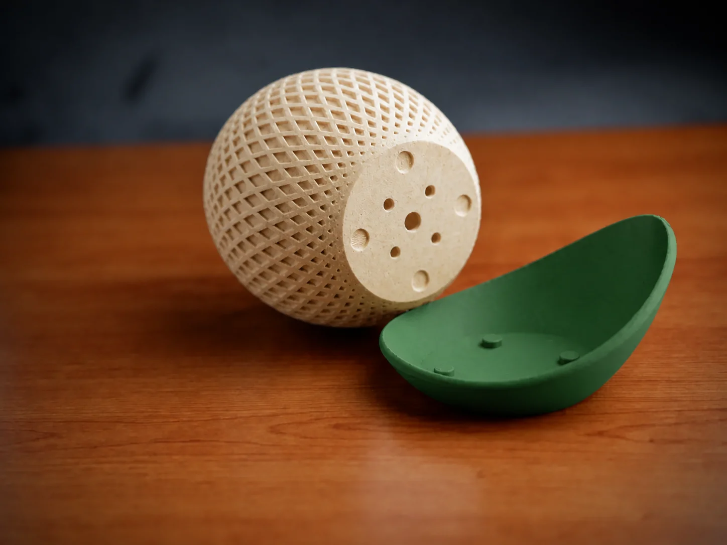 3D Baskı Küre Saksı - Kafes Dokulu İki Parçalı Dekoratif Saksı - Bej-Yeşil görsel 2