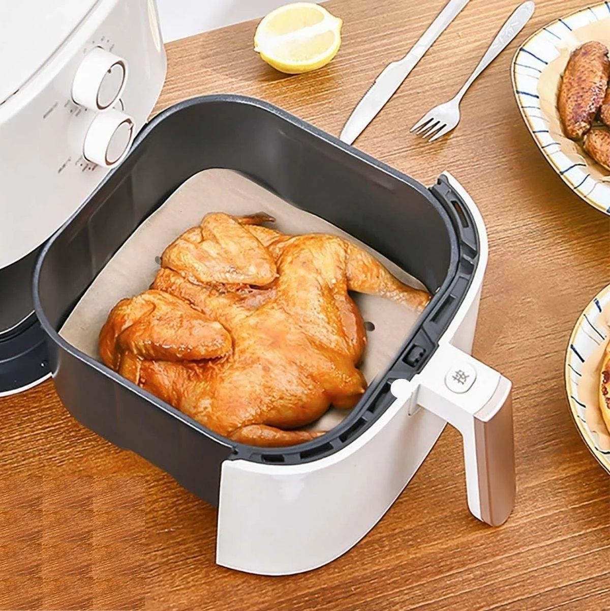 250 Adet Air Fryer Pişirme Kağıdı Tek Kullanımlık Hava Fritöz Yağ Geçirmez Yapışmaz Gıda Pişirme Kağıdı Delikli Kare Model görsel 5