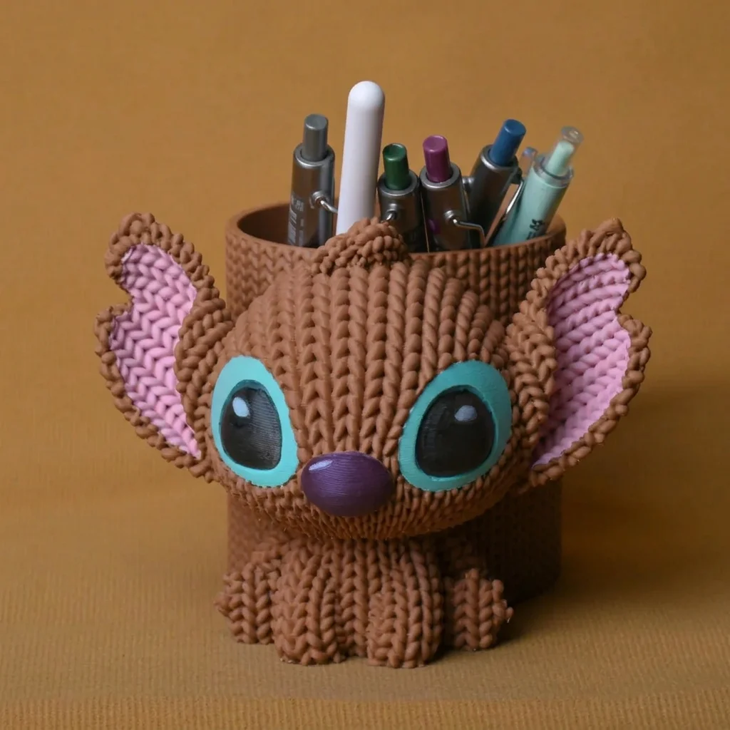 3D Baskı Knitted Kalemlik - Sevimli Karakterli Masaüstü Kalem Organizeri-Kahverengi