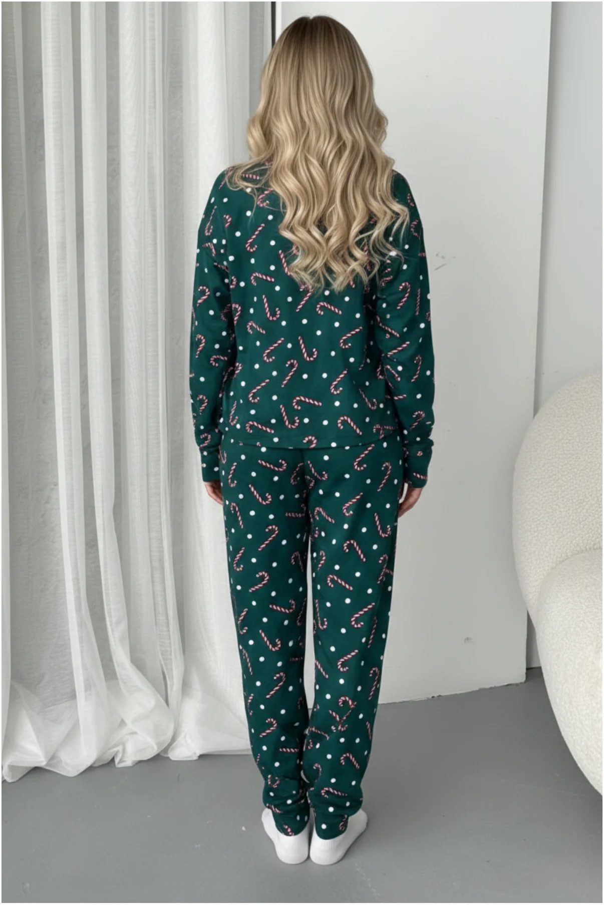 Kadın Şık Pamuklu Yılbaşı Kırmızı Puantiye ve Candy Cane Desenli Kırmızı Pijama Takımı görsel 4