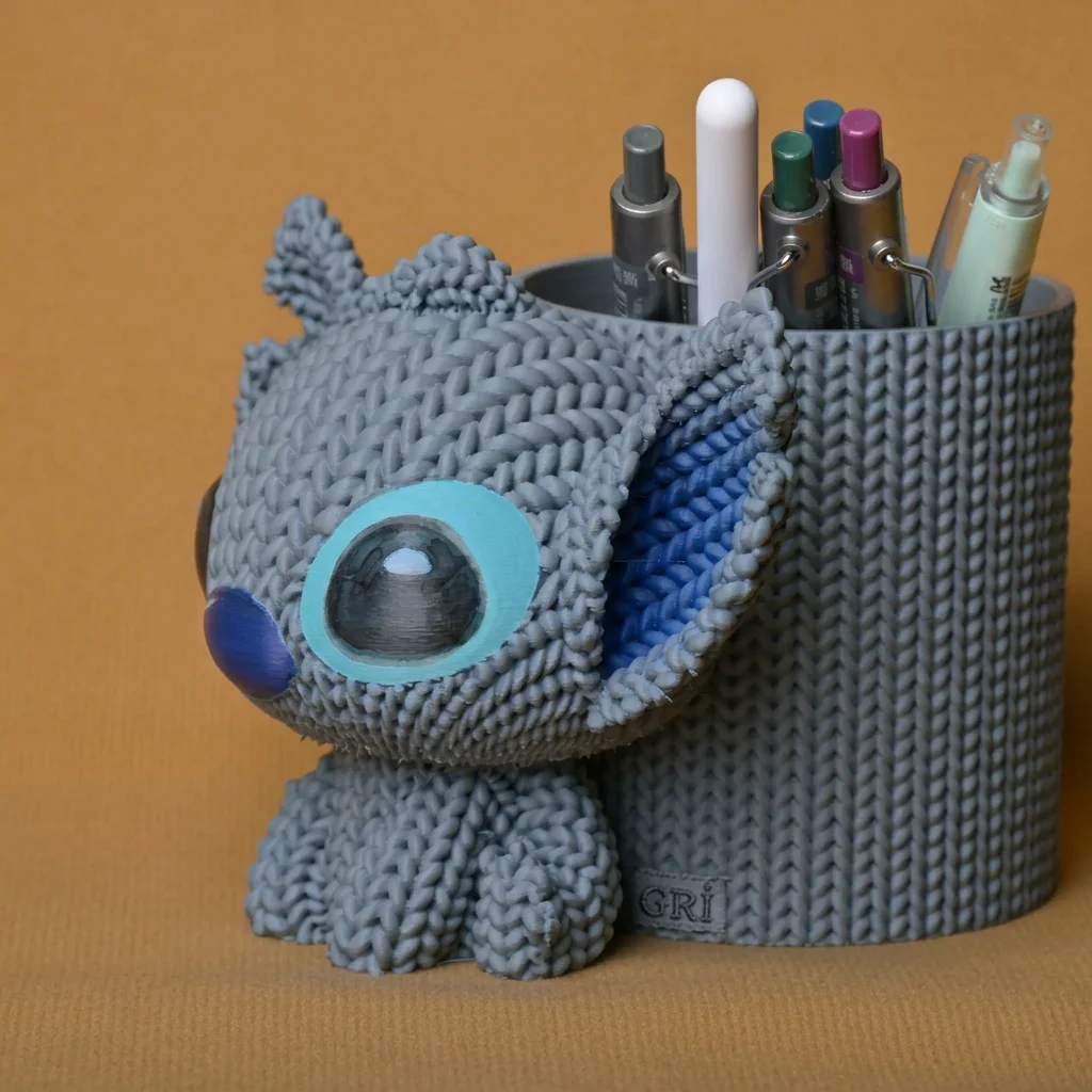 3D Baskı Knitted Kalemlik - Sevimli Karakterli Masaüstü Kalem Organizeri-Gri görsel 3