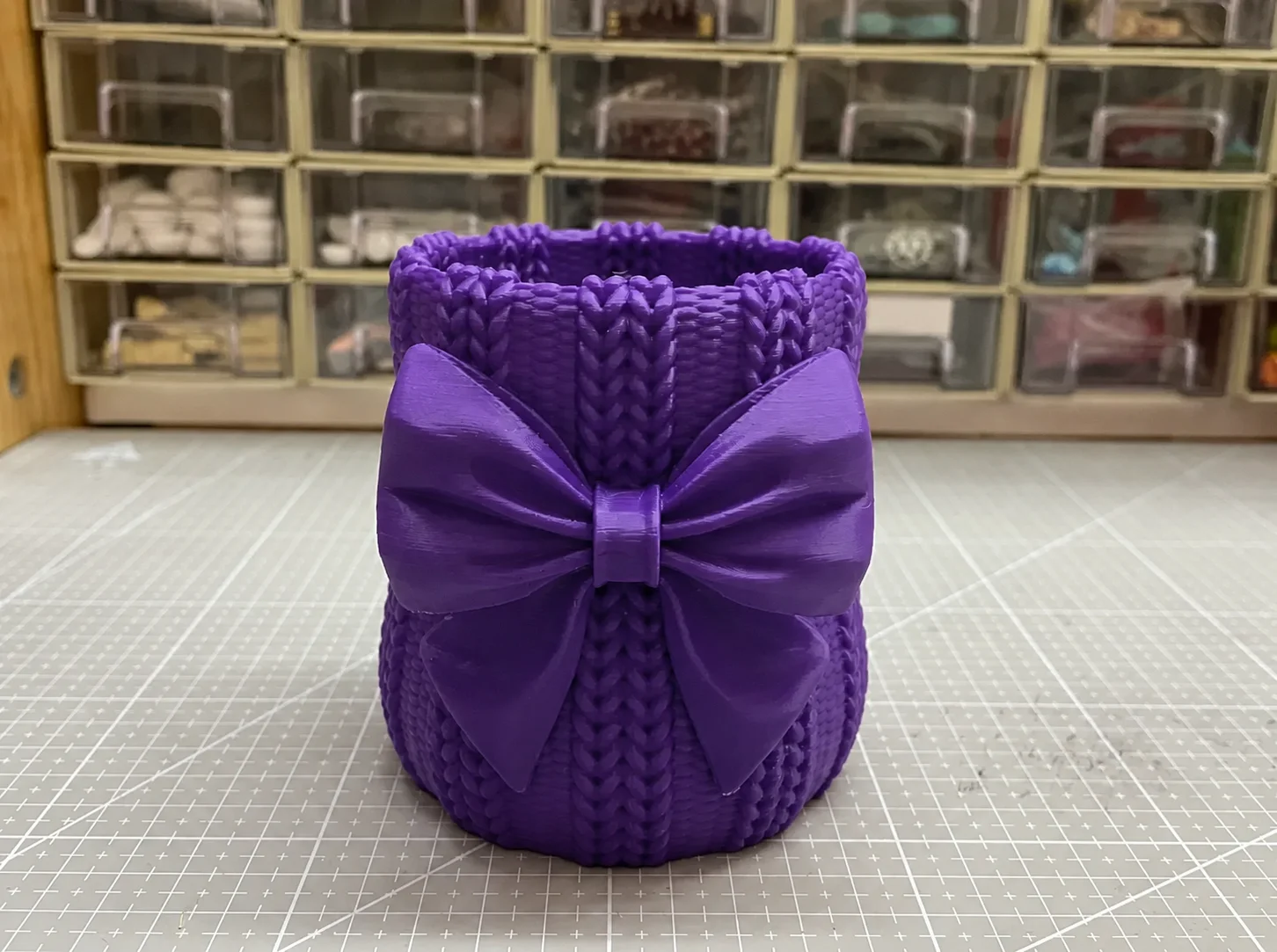 3D Baskı Fiyonklu Örgü Vazo - Dekoratif Çiçeklik-Mor görsel 2