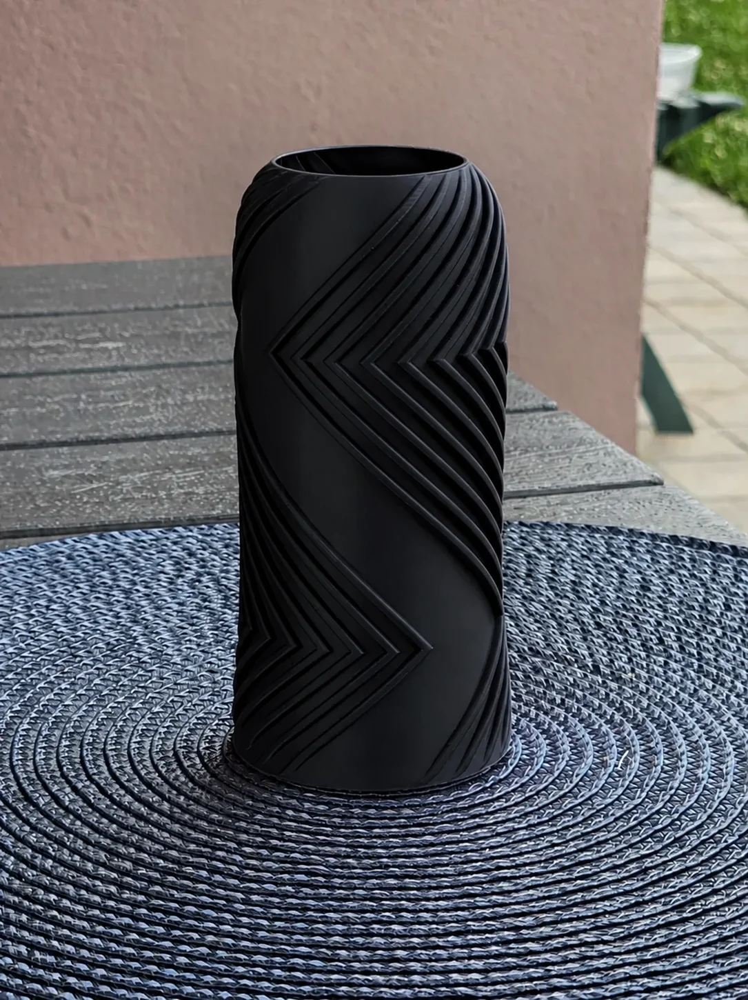 3D Baskı Vector Vazo - Geometrik Çizgili Dekoratif Vazo-Siyah görsel 2