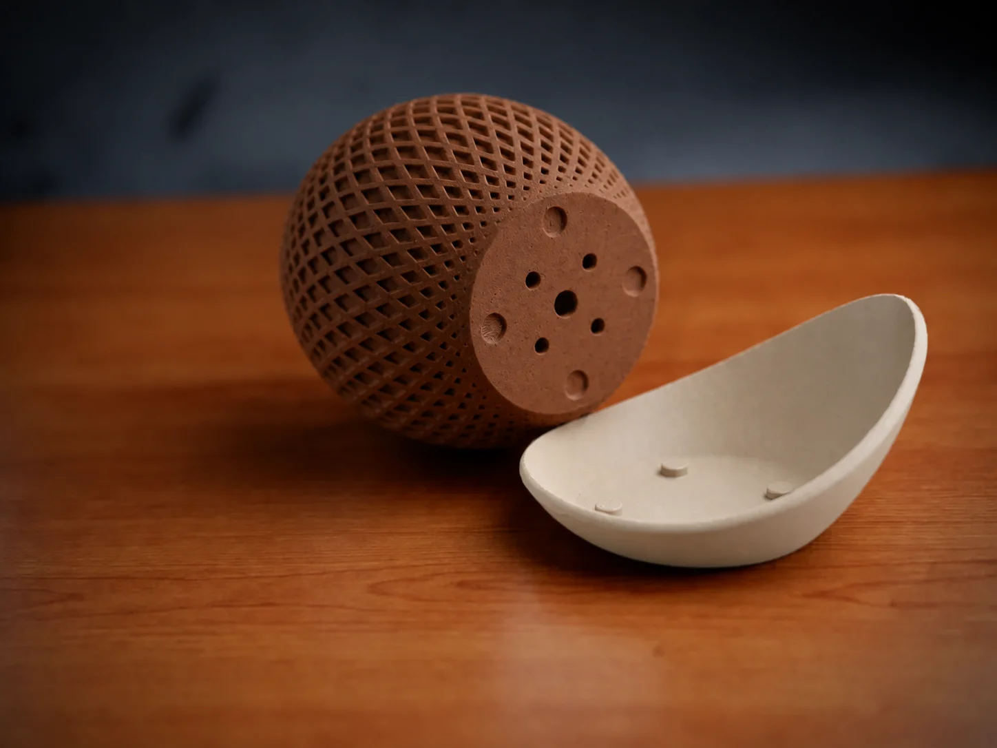 3D Baskı Küre Saksı - Kafes Dokulu İki Parçalı Dekoratif Saksı - Kahverengi-Bej görsel 2