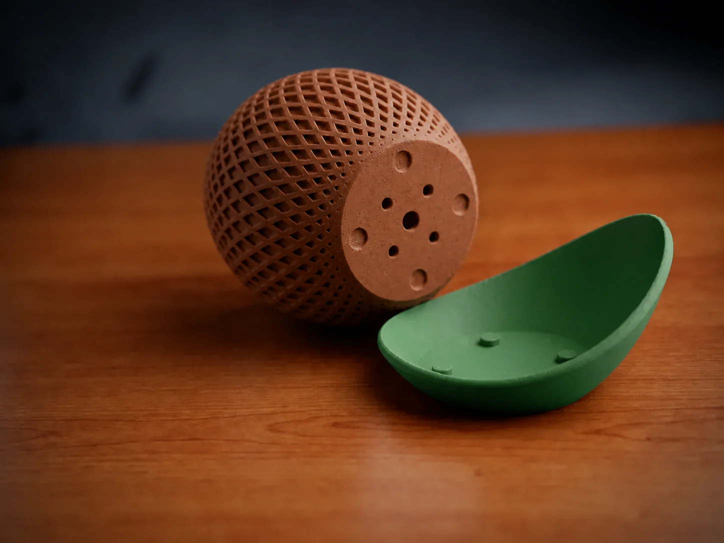 3D Baskı Küre Saksı - Kafes Dokulu İki Parçalı Dekoratif Saksı - Kahverengi-Yeşil görsel 2