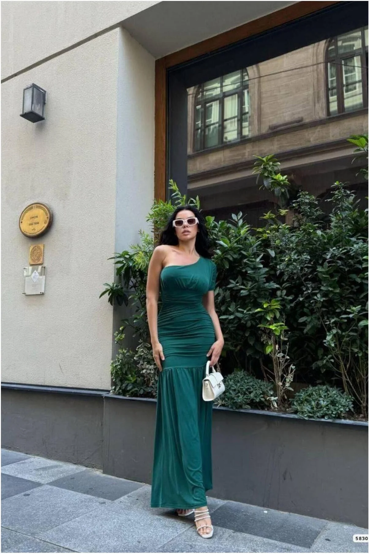 Kadın Minimal Tasarım Sandy Kumaş Straplez Balık Kesim Maxi Abiye Elbise görsel 4