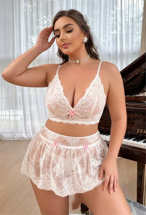Şık Tasarım Büyük Beden Kadın Beyaz Çiçekli Dantel Pembe Fiyonk Detaylı Bralet ve Fırfırlı Mini Etekli Takım görsel 3
