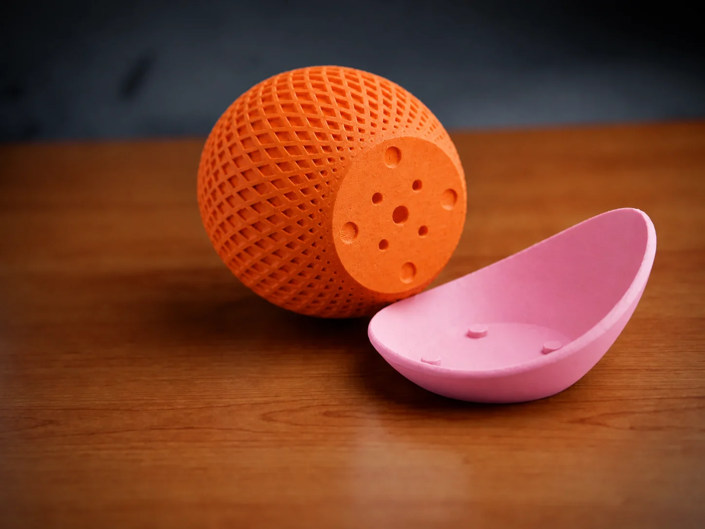 3D Baskı Küre Saksı - Kafes Dokulu İki Parçalı Dekoratif Saksı - Turuncu-Pembe görsel 2
