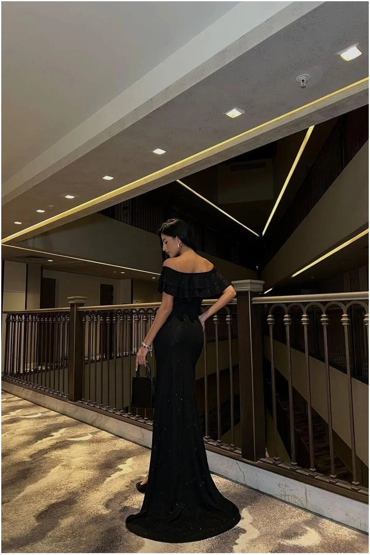 Kadın Modern Stil Krep Kumaş Straplez Yırtmaçlı Abiye Elbise görsel 3
