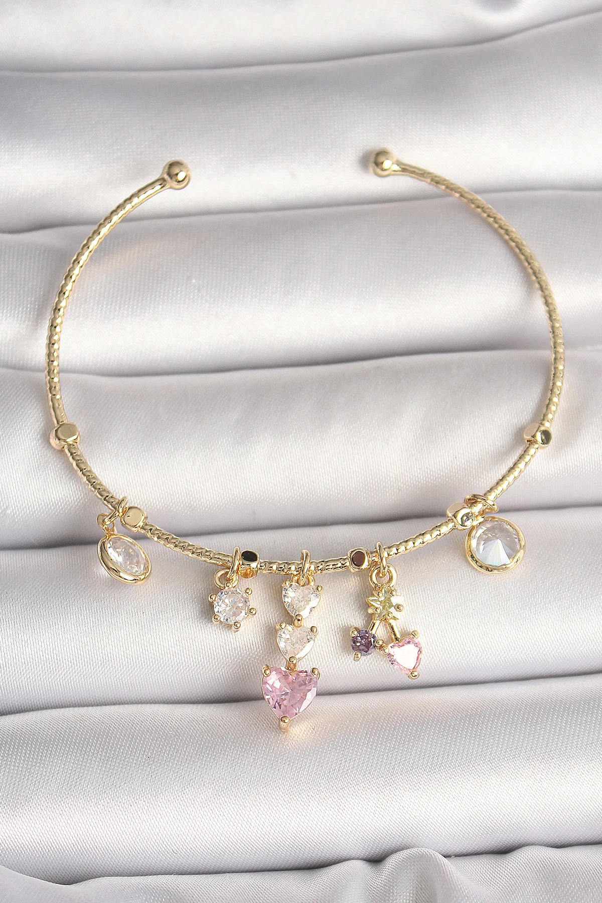 Pirinç Gold Renk Sallantı Zirkon Taşlı Kalp Figür Pembe Kalp Detay Charm Kadın Bileklik