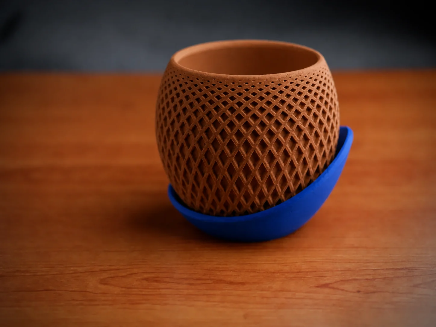 3D Baskı Küre Saksı - Kafes Dokulu İki Parçalı Dekoratif Saksı - Kahverengi-Mavi