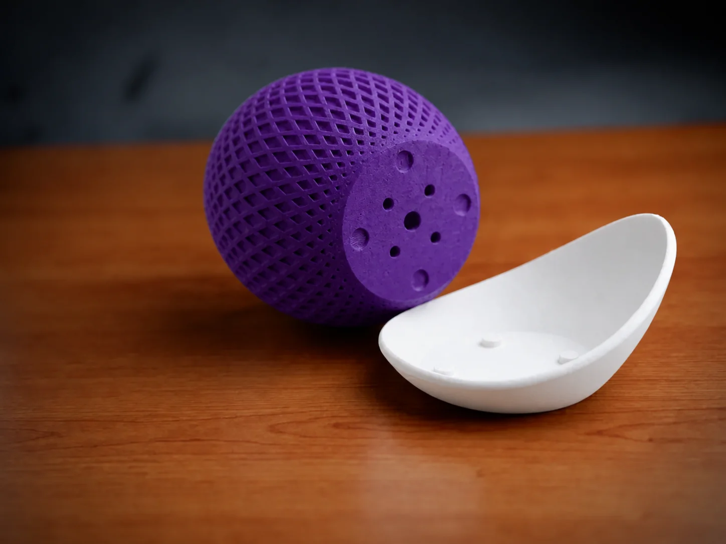 3D Baskı Küre Saksı - Kafes Dokulu İki Parçalı Dekoratif Saksı - Mor-Beyaz görsel 2