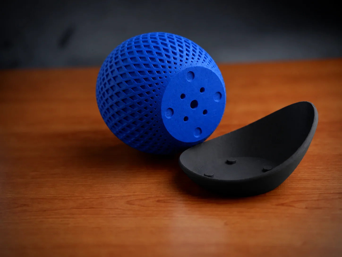 3D Baskı Küre Saksı - Kafes Dokulu İki Parçalı Dekoratif Saksı - Mavi-Siyah görsel 2