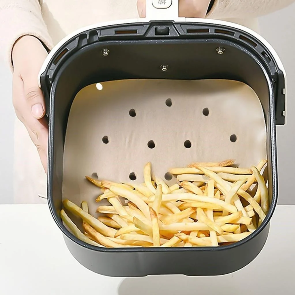 250 Adet Air Fryer Pişirme Kağıdı Tek Kullanımlık Hava Fritöz Yağ Geçirmez Yapışmaz Gıda Pişirme Kağıdı Delikli Kare Model görsel 3