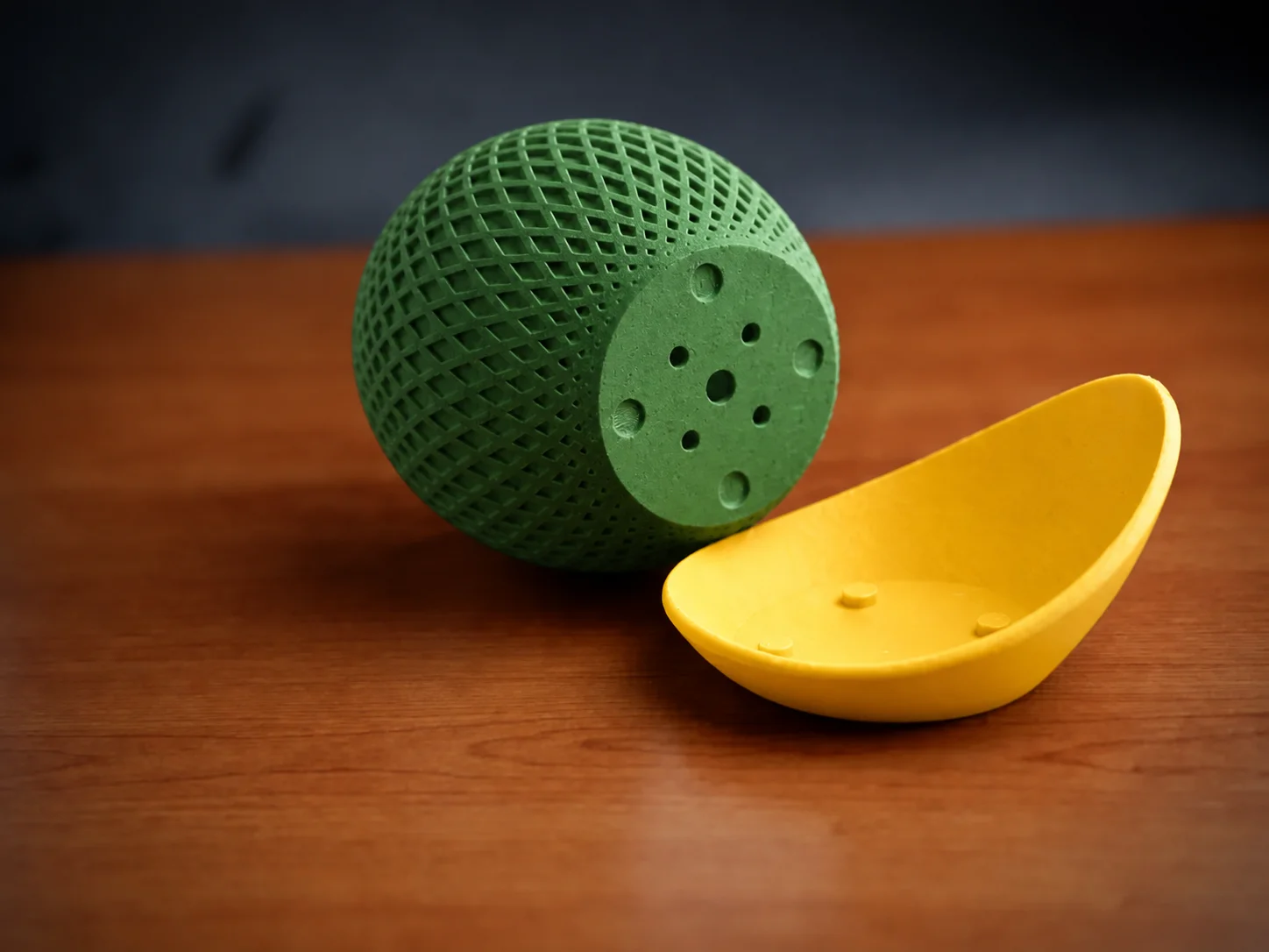 3D Baskı Küre Saksı - Kafes Dokulu İki Parçalı Dekoratif Saksı - Yeşil-Sarı görsel 2