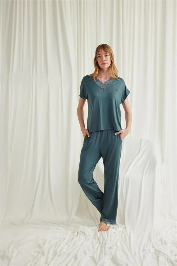 Kısa Kollu V Yakalı Dantelli Pijama Takımı görseli