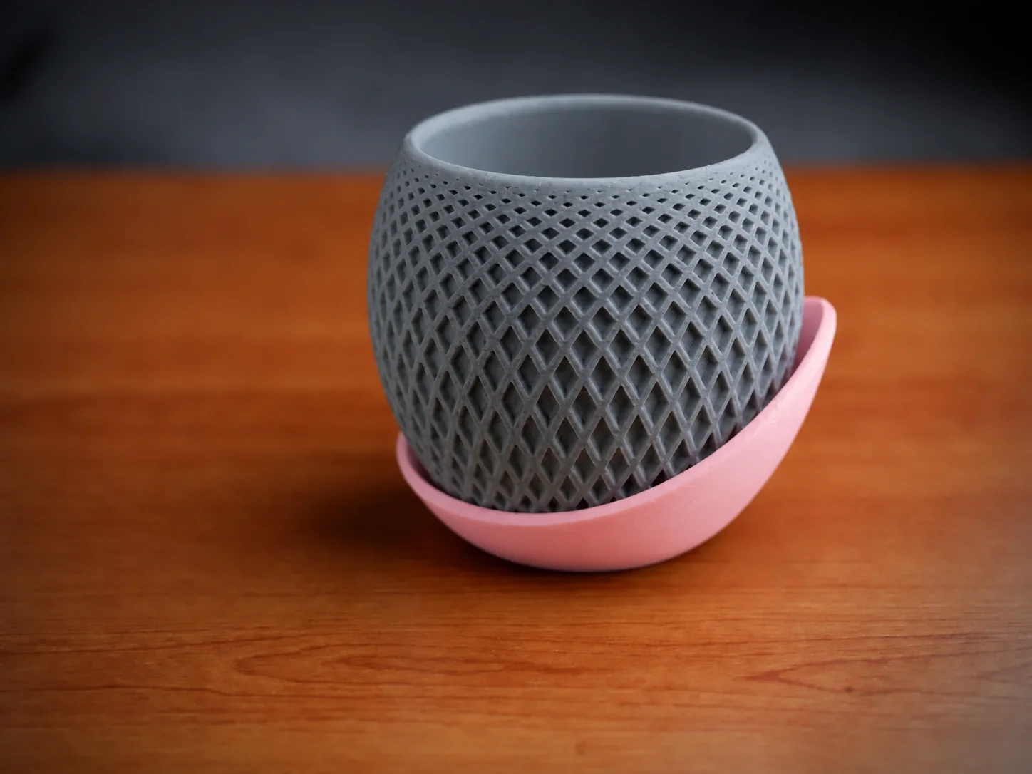 3D Baskı Küre Saksı - Kafes Dokulu İki Parçalı Dekoratif Saksı - Gri-Pembe