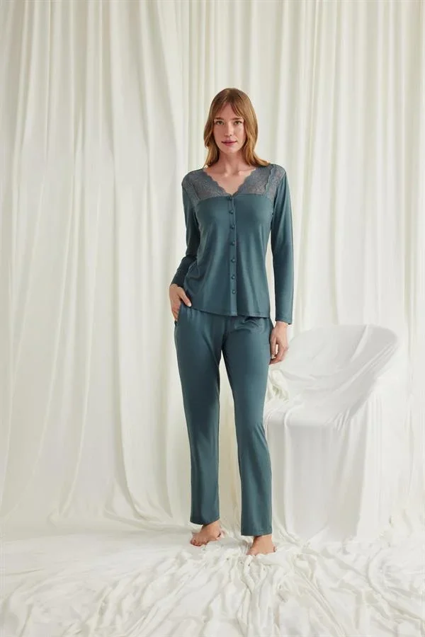 Yakası Omzu ve Paçası Dantelli Boydan Düğmeli Pijama Takımı görseli