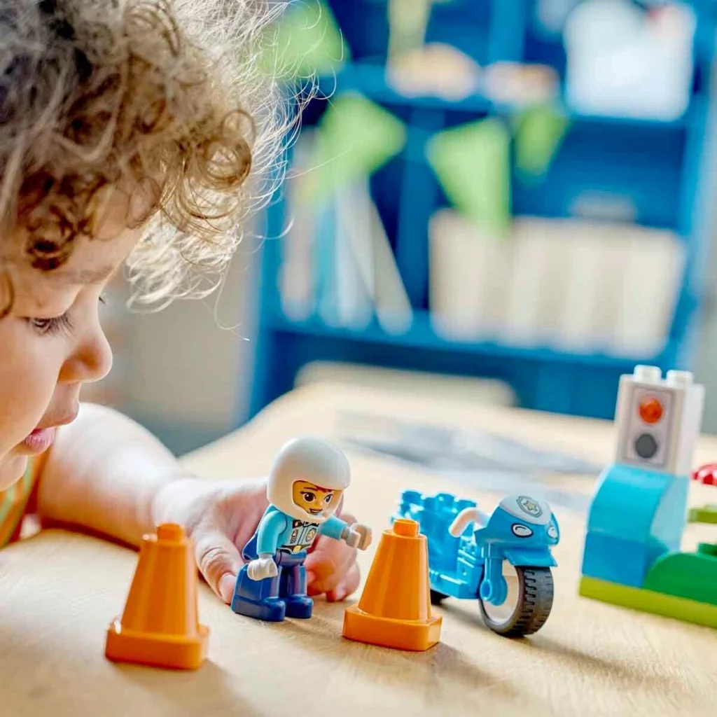 10471 Duplo Mavi Polis Motosikleti 11 parça +2 yaş görsel 4