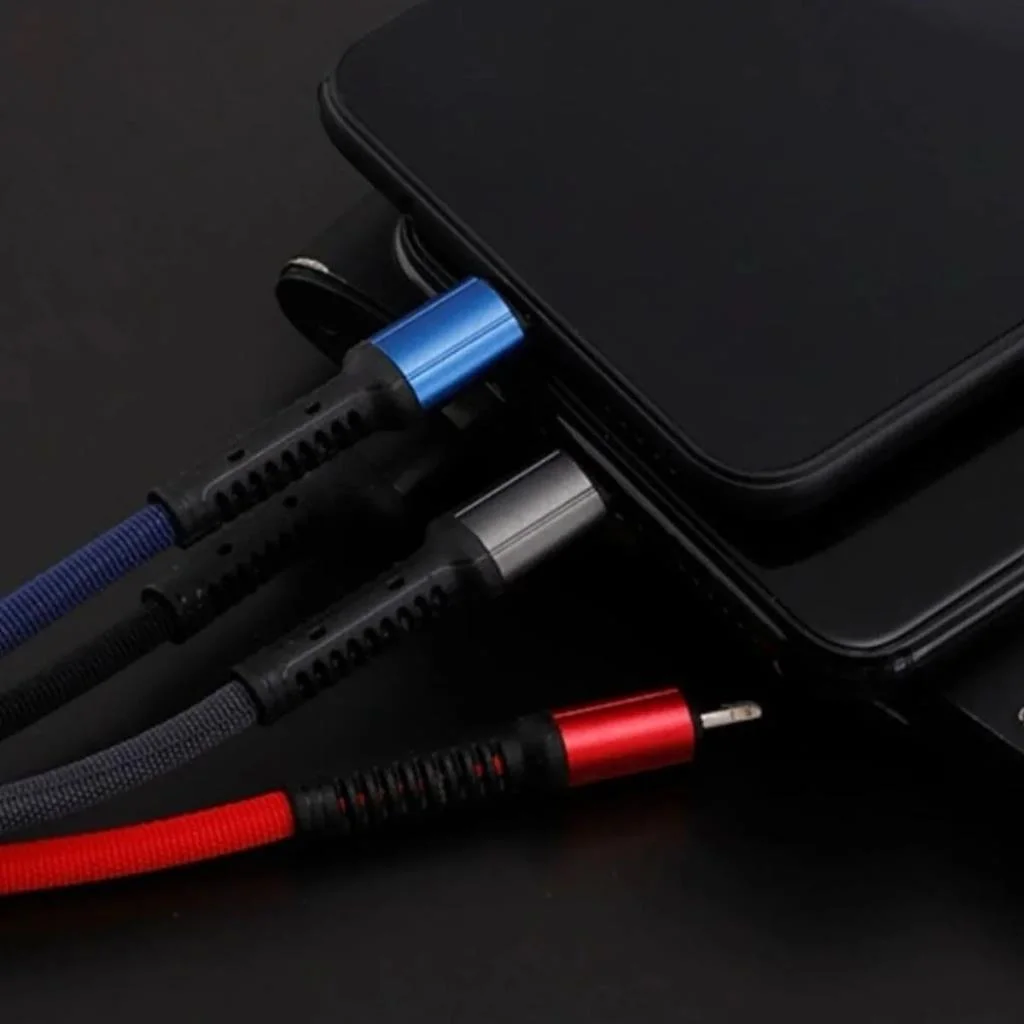 Işıklı Anahtarlık Model 3 in 1 USB Çıkışlı MİKRO,TYPE-C ve İphone Uyumlu Şarj Kablosu görsel 3