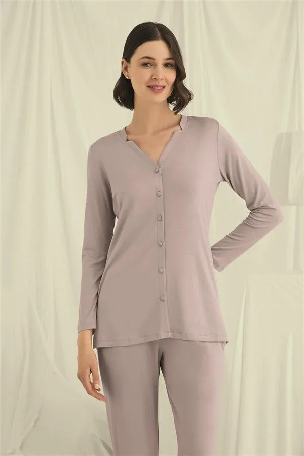 Uzun Kollu Boydan Düğmeli V Yaka Pijama Takımı görseli