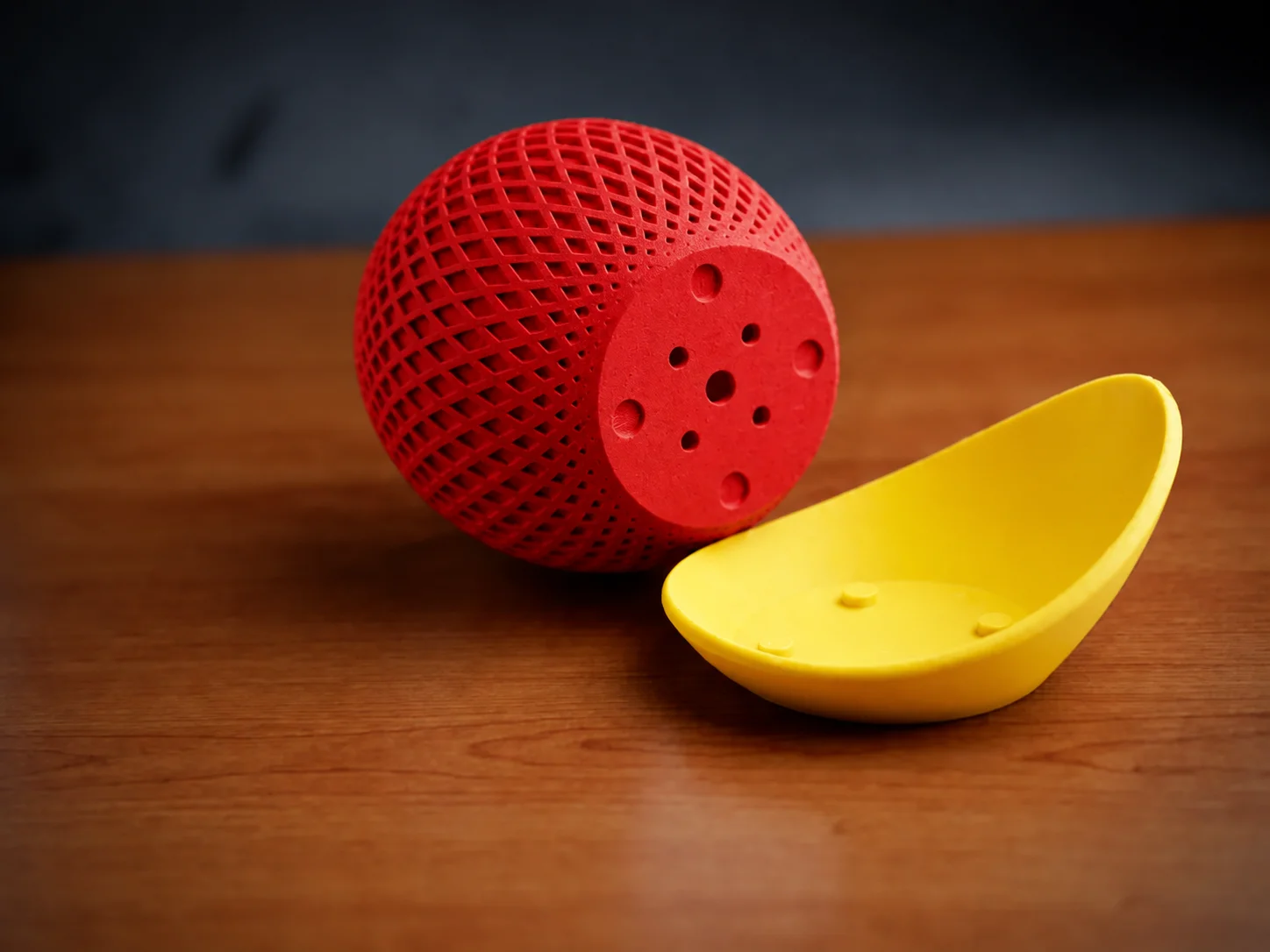3D Baskı Küre Saksı - Kafes Dokulu İki Parçalı Dekoratif Saksı - Kırmızı-Sarı görsel 2