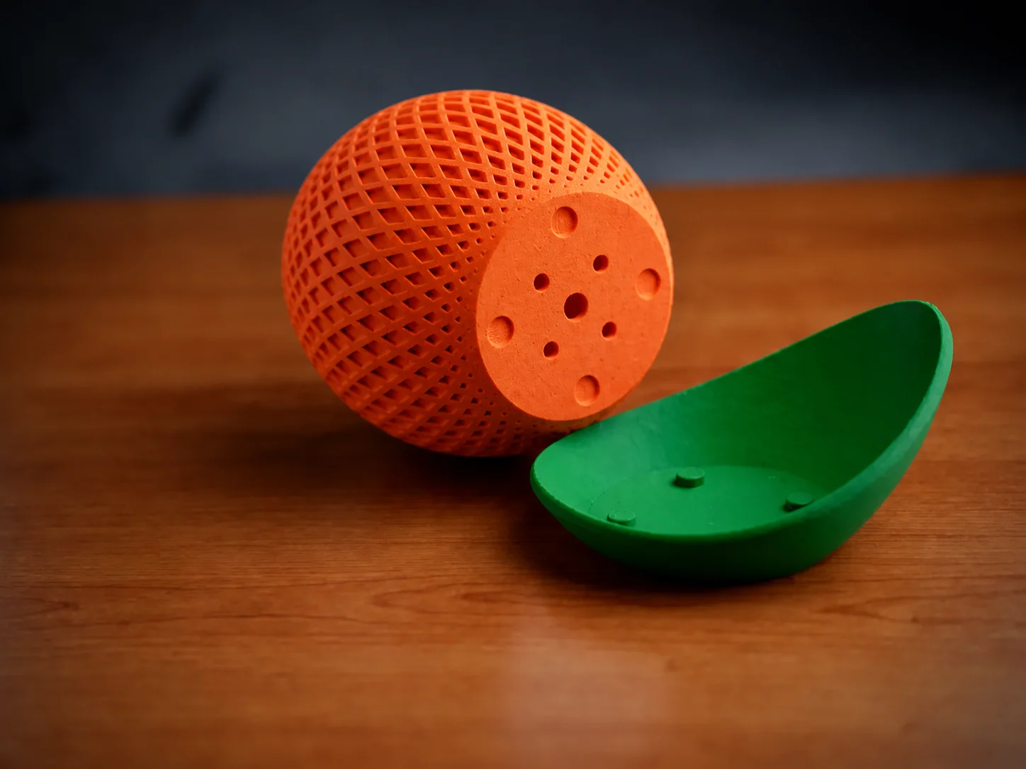 3D Baskı Küre Saksı - Kafes Dokulu İki Parçalı Dekoratif Saksı - Turuncu-Yeşil görsel 2