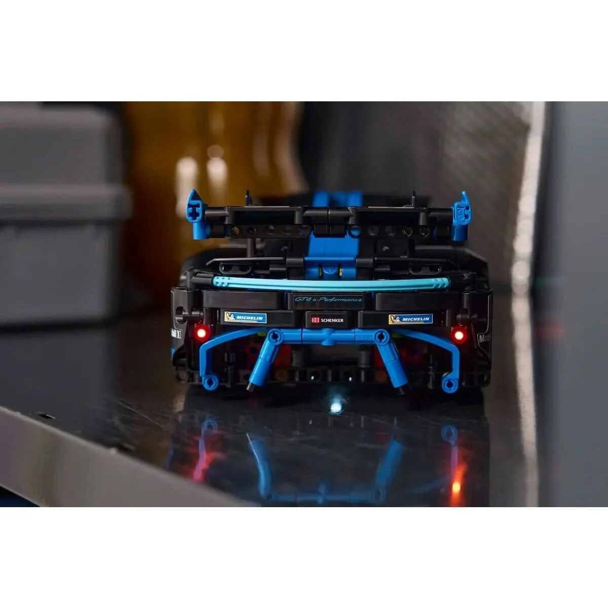 42176 Lego Technic Porsche GT4 e-Performance Yarış Arabası 834 parça +10 yaş görsel 8