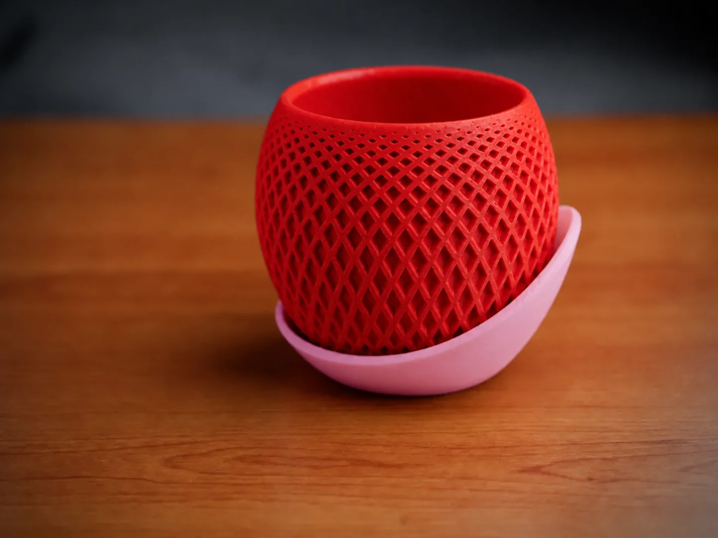 3D Baskı Küre Saksı - Kafes Dokulu İki Parçalı Dekoratif Saksı - Kırmızı-Pembe