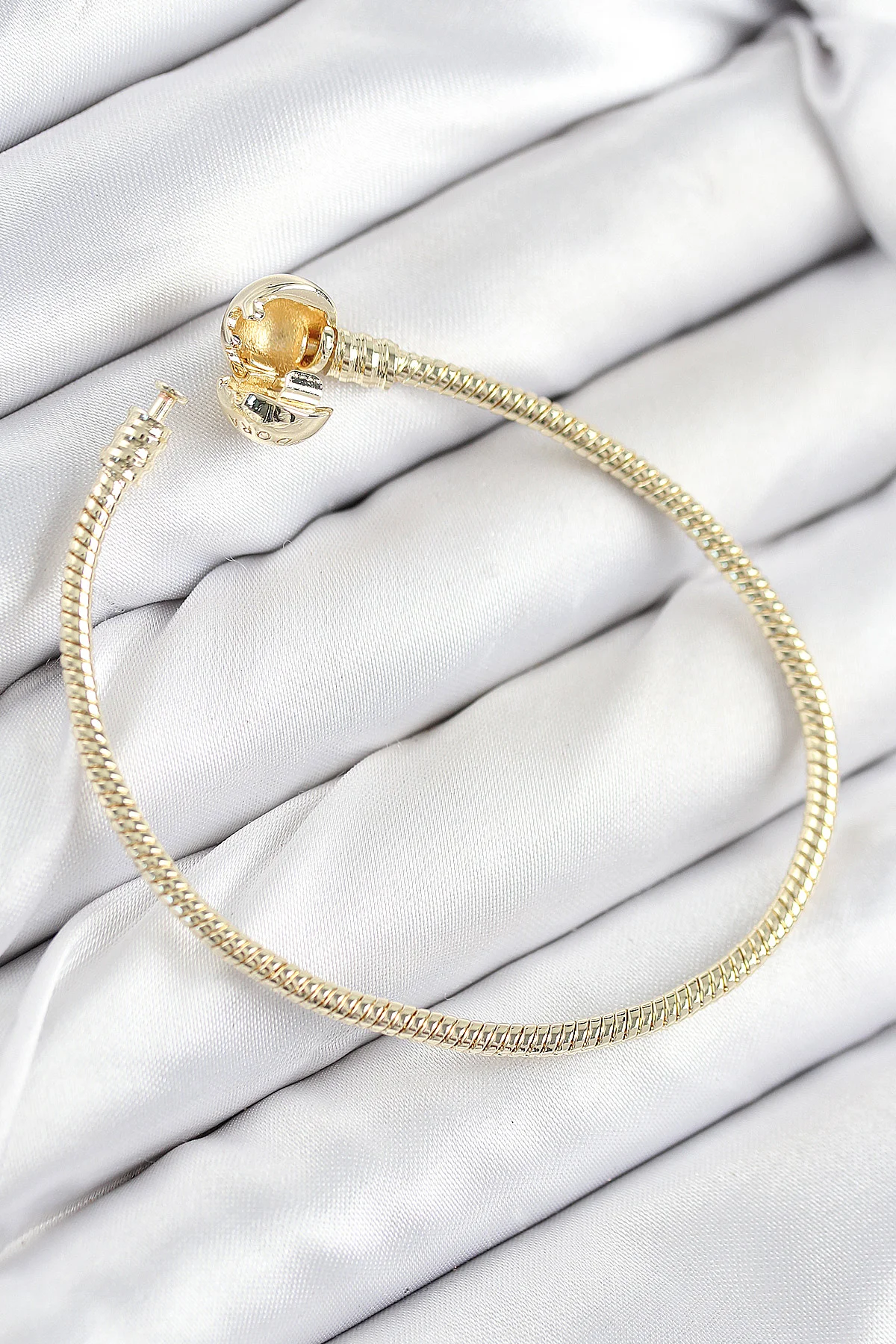 Pirinç Charm Topcuk Model Gold Renk Kadın Bileklik görsel 2