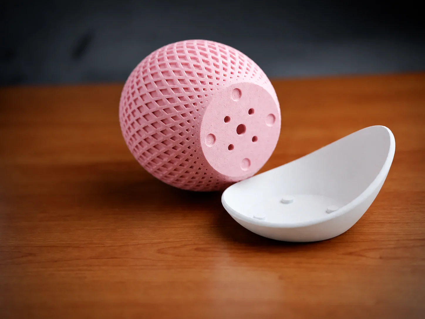 3D Baskı Küre Saksı - Kafes Dokulu İki Parçalı Dekoratif Saksı - Pembe-Beyaz görsel 2