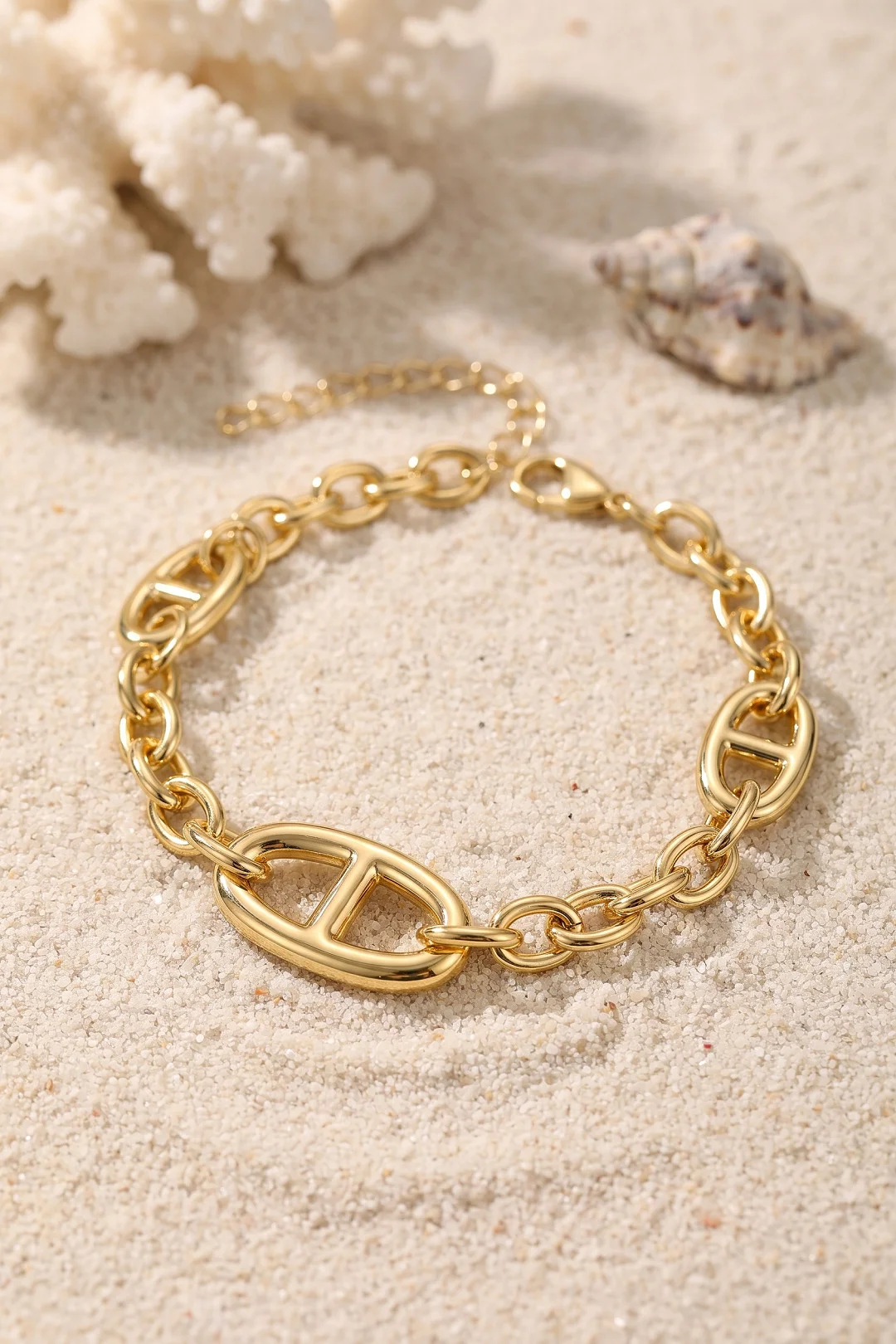 Pirinç Gold Renk Gemici Zincir Model Kadın Bileklik