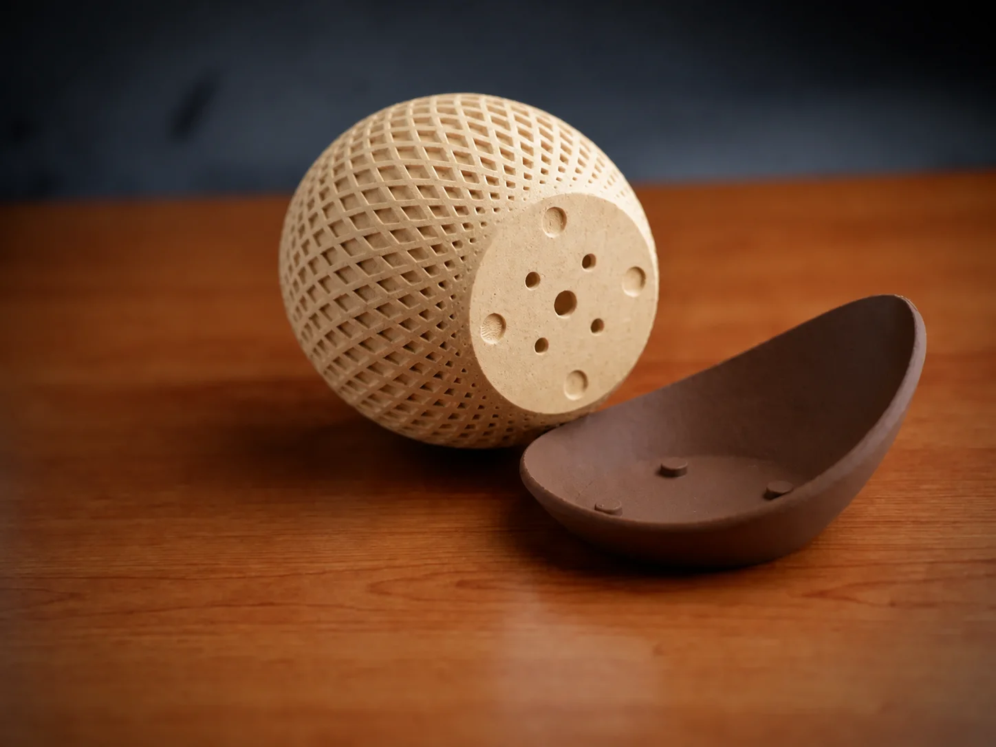 3D Baskı Küre Saksı - Kafes Dokulu İki Parçalı Dekoratif Saksı - Bej-Kahverengi görsel 2