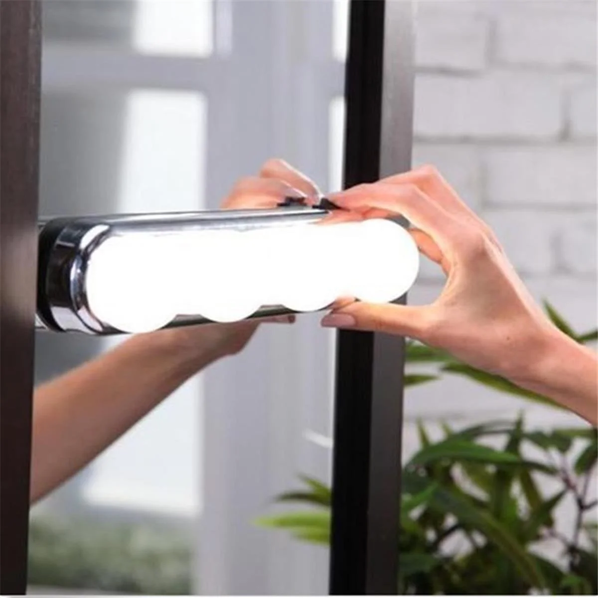 Kablosuz Parlak Banyo Stüdyo Makyaj Aynası Işığı Pilli Vantuzlu Taşınabilir 4 Led Ampul görsel 2