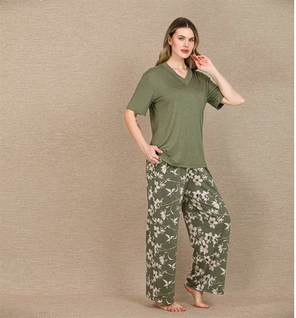 Şık Tasarım Çiçek Desenli Yeşil Kısa Kol Viskon Pijama Takımı görseli
