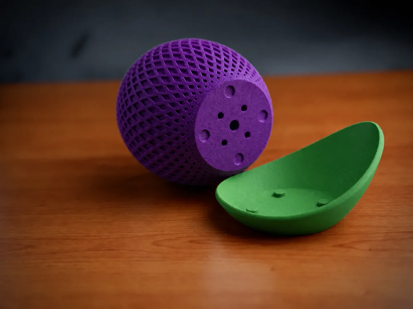 3D Baskı Küre Saksı - Kafes Dokulu İki Parçalı Dekoratif Saksı - Mor-Yeşil görsel 2