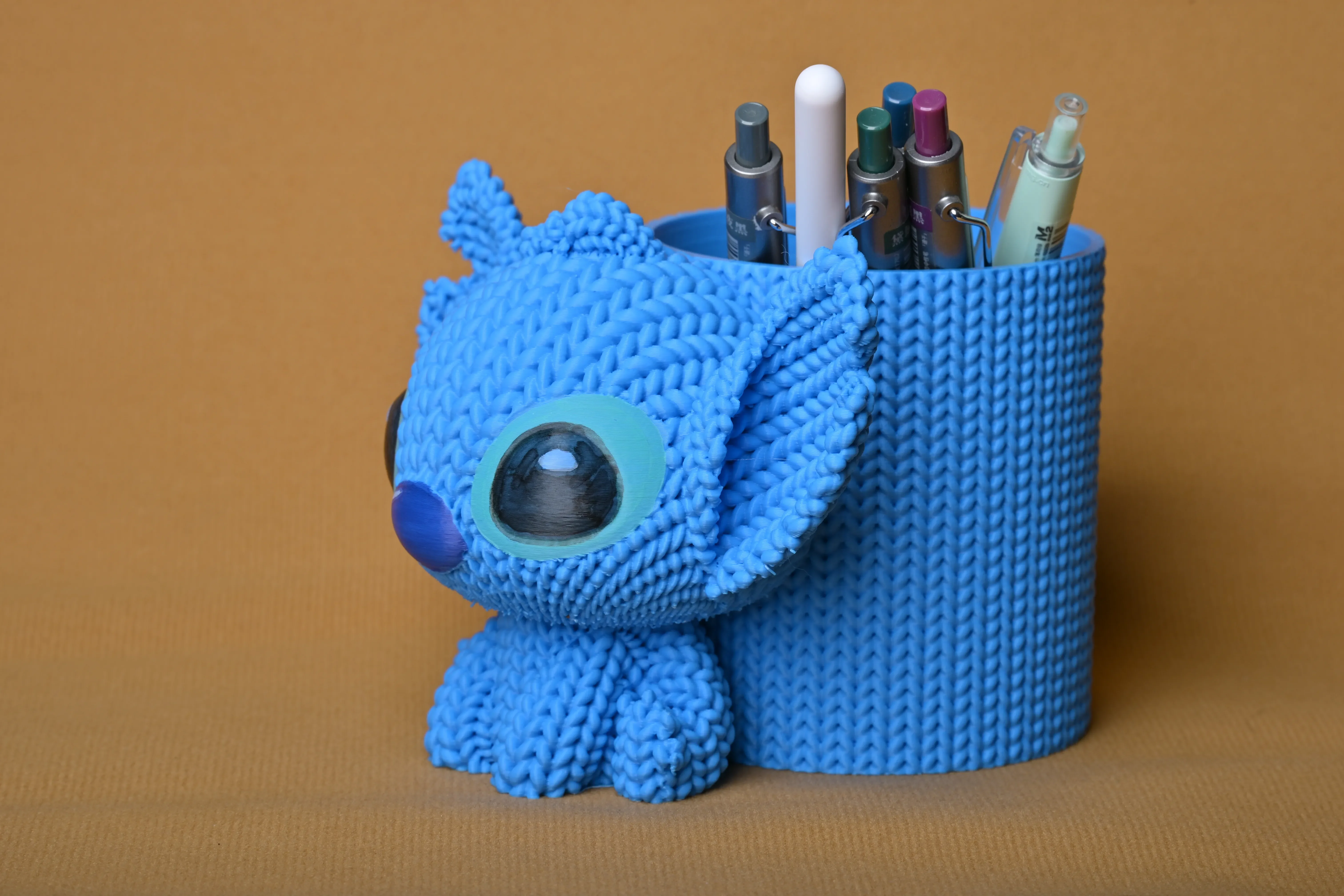 3D Baskı Knitted Kalemlik - Sevimli Karakterli Masaüstü Kalem Organizeri-Mavi görsel 3