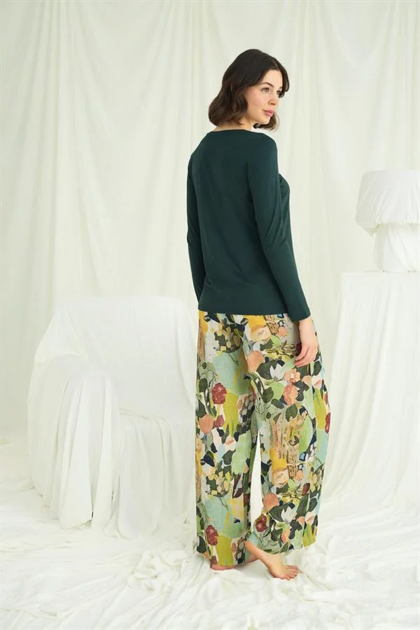 Çiçek ve Yaprak Desenli Pijama Takımı görseli