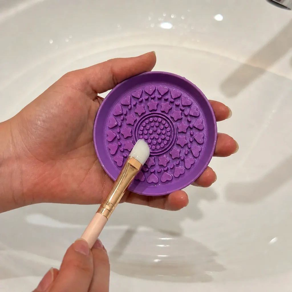 3D Baskı Makyaj Fırçası Temizleme Pedi - Desenli Aparat-Mor görsel 2