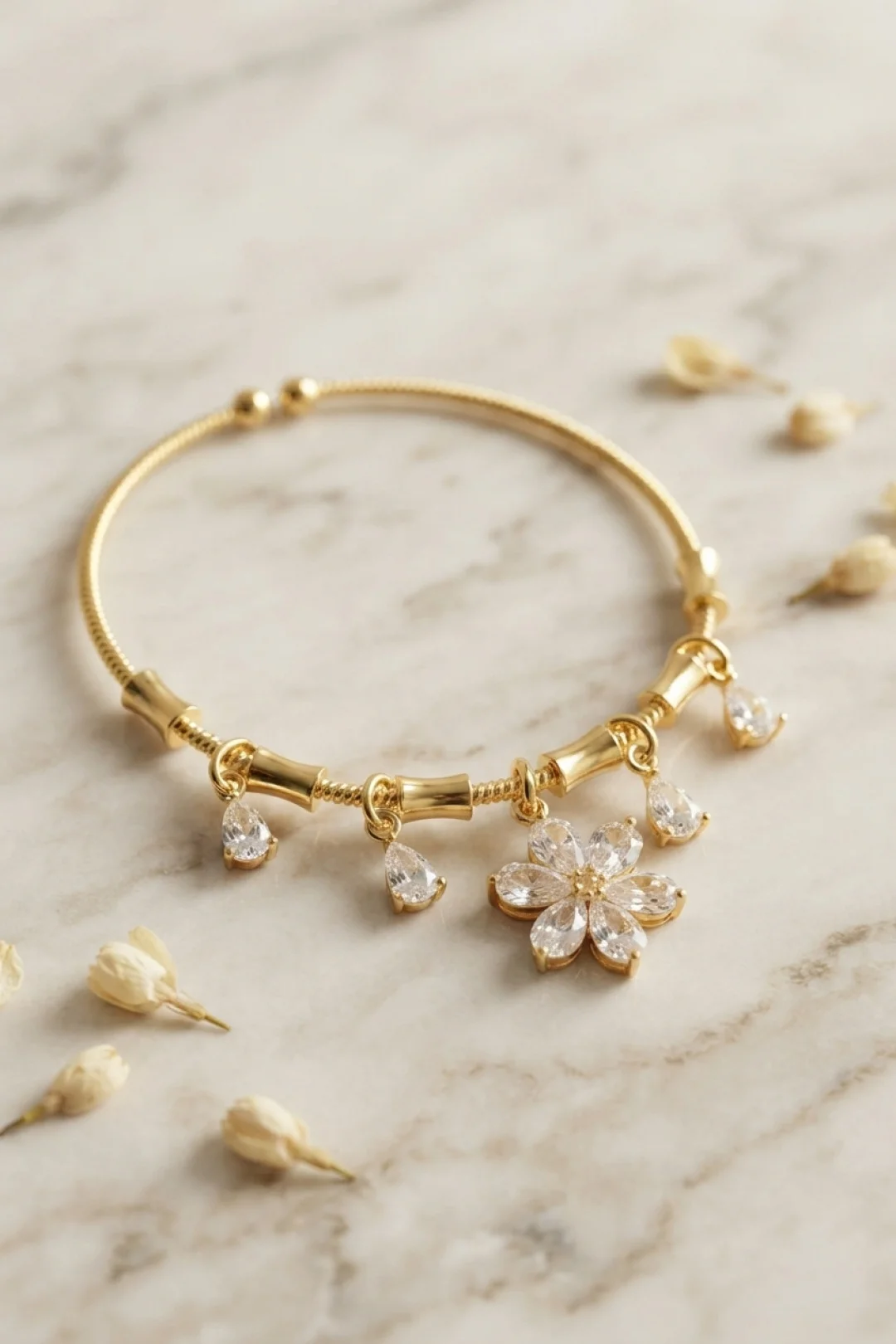 Pirinç Gold Renk YSX Lotus Model Charmlı Bileklik